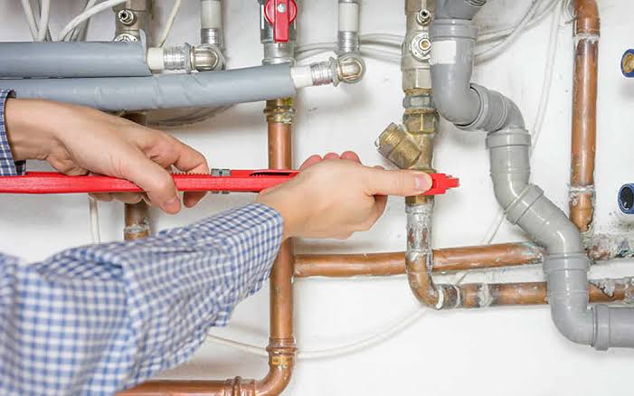 Plumbing: Common Plumbing Problems and When to Call a Professional Plumbing